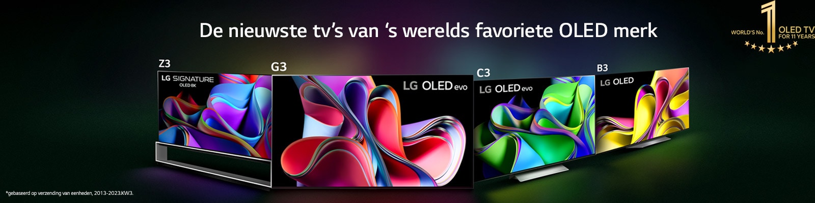 4 LG OLED televisies naast elkaar met abstracte kunst op het beeldscherm. De achtergrond is zwart