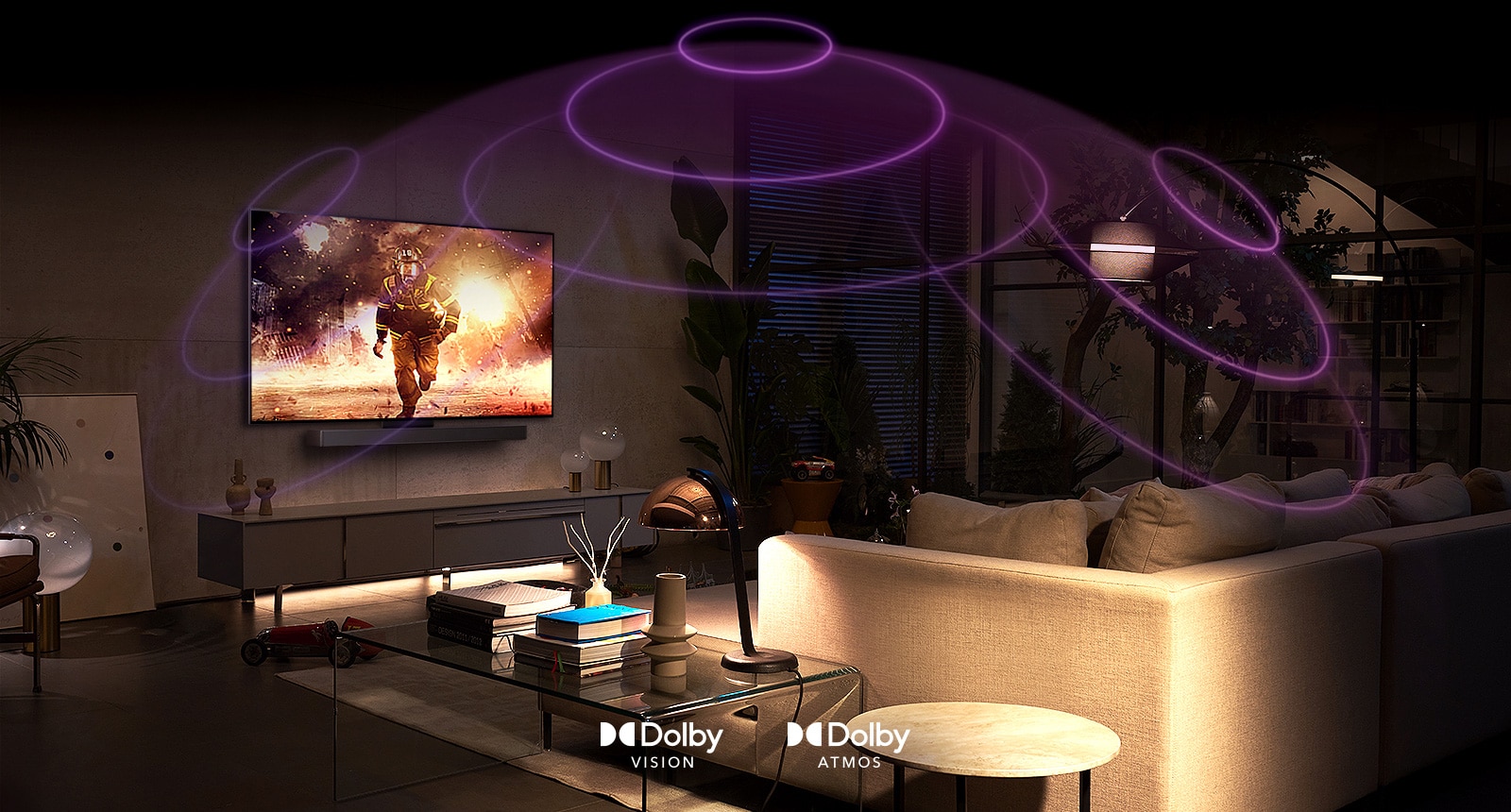 Een beeld van een LG OLED TV in een kamer die een actiefilm afspeelt. Geluidsgolven creëren een koepel tussen de bank en de TV, wat meeslepende ruimtelijke audio weergeeft.