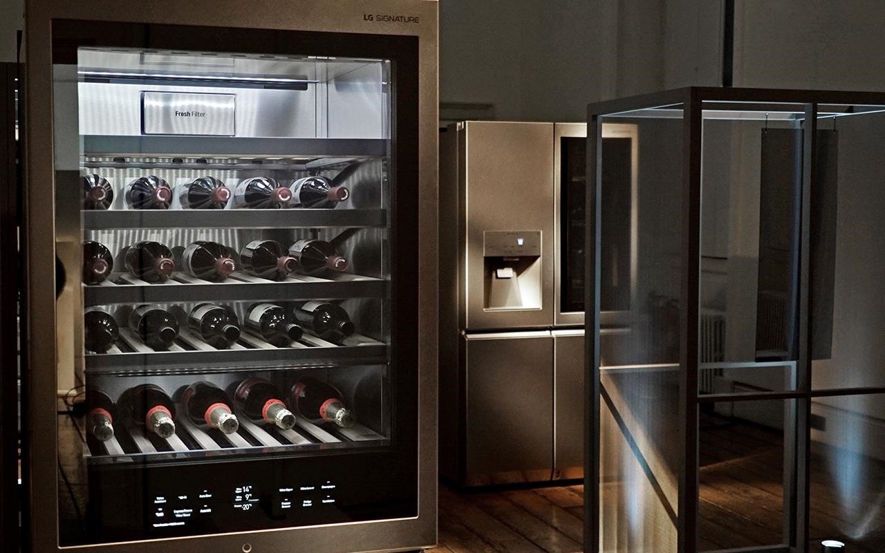 The LG SIGNATURE Wine Cellar is as stunning as it is innovative, keeping your wine at the perfect temperature so it's always drinkable | More at LG MAGAZINE