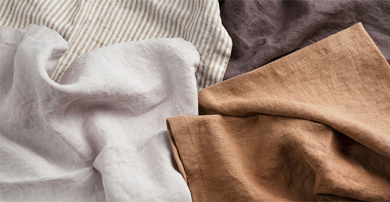 Bilde av 4 klær i beige stripe, hvit, brun og mørk brun farge