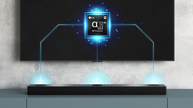 Et bilde av alpha 9-chip på baksiden av TV-en, og en lydplanke like under. Det er også lydbølgeeffekter som kommer ut fra lydplanken.