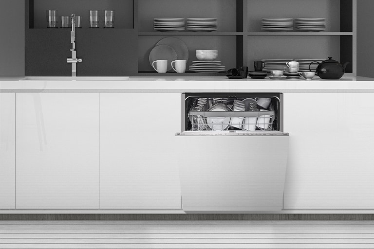 Kjøkkeninnredning med delvis åpnet oppvaskmaskin.