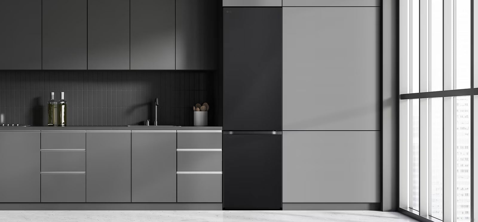 Moderne kjøkken med et kjøleskap som passer inn blant skapene og ser ut som en innebygget modell.