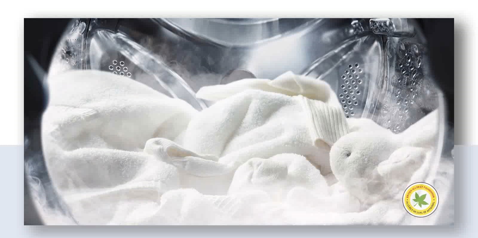 Det er klesvask i vaskemaskinen og den bruker damp.