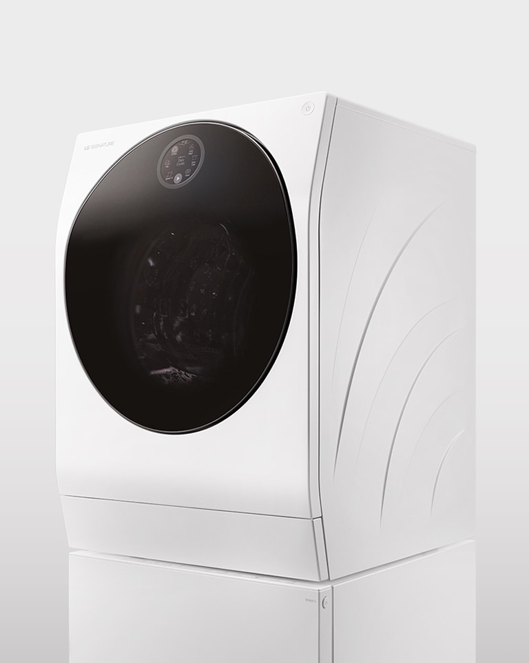 LG SIGNATURE vaskemaskin er plassert i midten av bildet, som er en hvit bakgrunn.