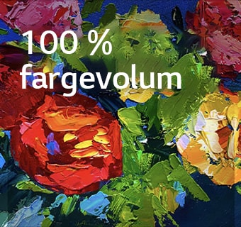 LG Galleri-TV AI med ramme LX7 ART TV med Dynamic QNED Color viser et nærbilde av et maleri med rik tekstur, der intensiverte røde, gule og grønne farger fremhever 100 % fargevolumet og bringer kunsten til live.