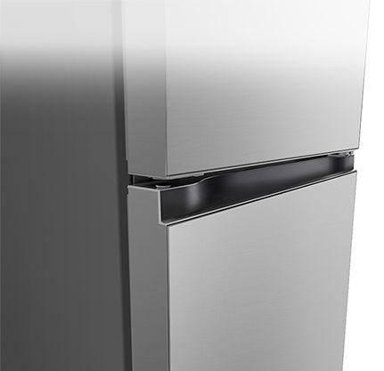 Nærbilde av firkantet håndtak med en elegant og minimal utførelse.