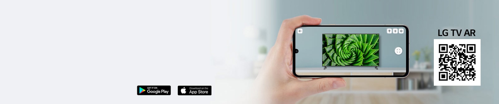 En person bruker LGs TV-AR-app på telefonen, og en QR-kode som linker til LGs TV-AR (http://www.lgtvism.com/lgtvar)