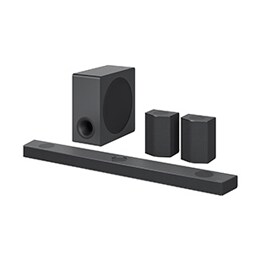 Diagonal visning av LG Sound Bar S95QR-sett.