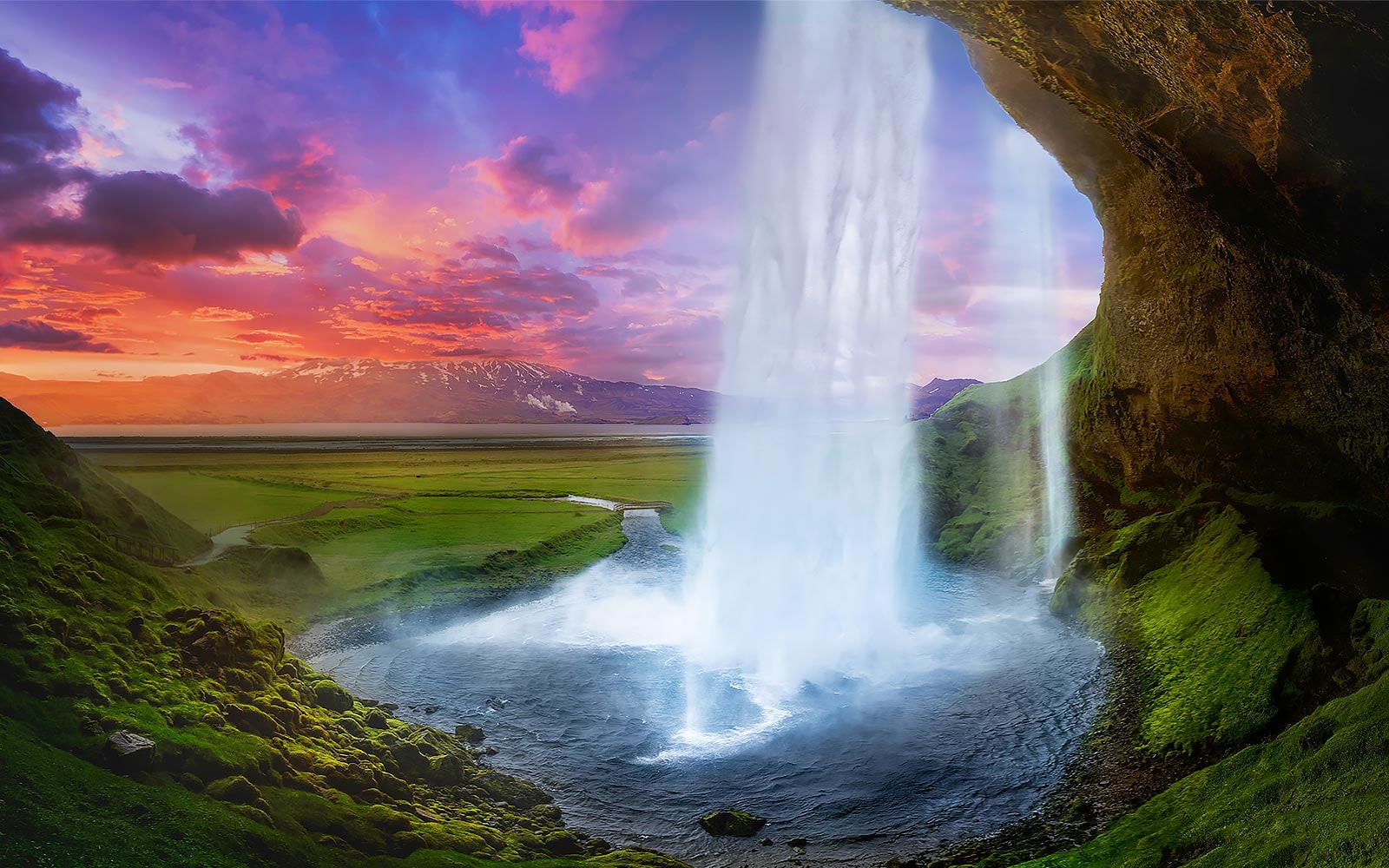 Virtual Surround Plus Fyller rommet<br>1