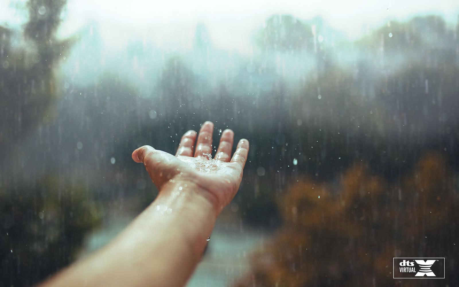 Lyd over hodet uten høyttaler i taket<br>1