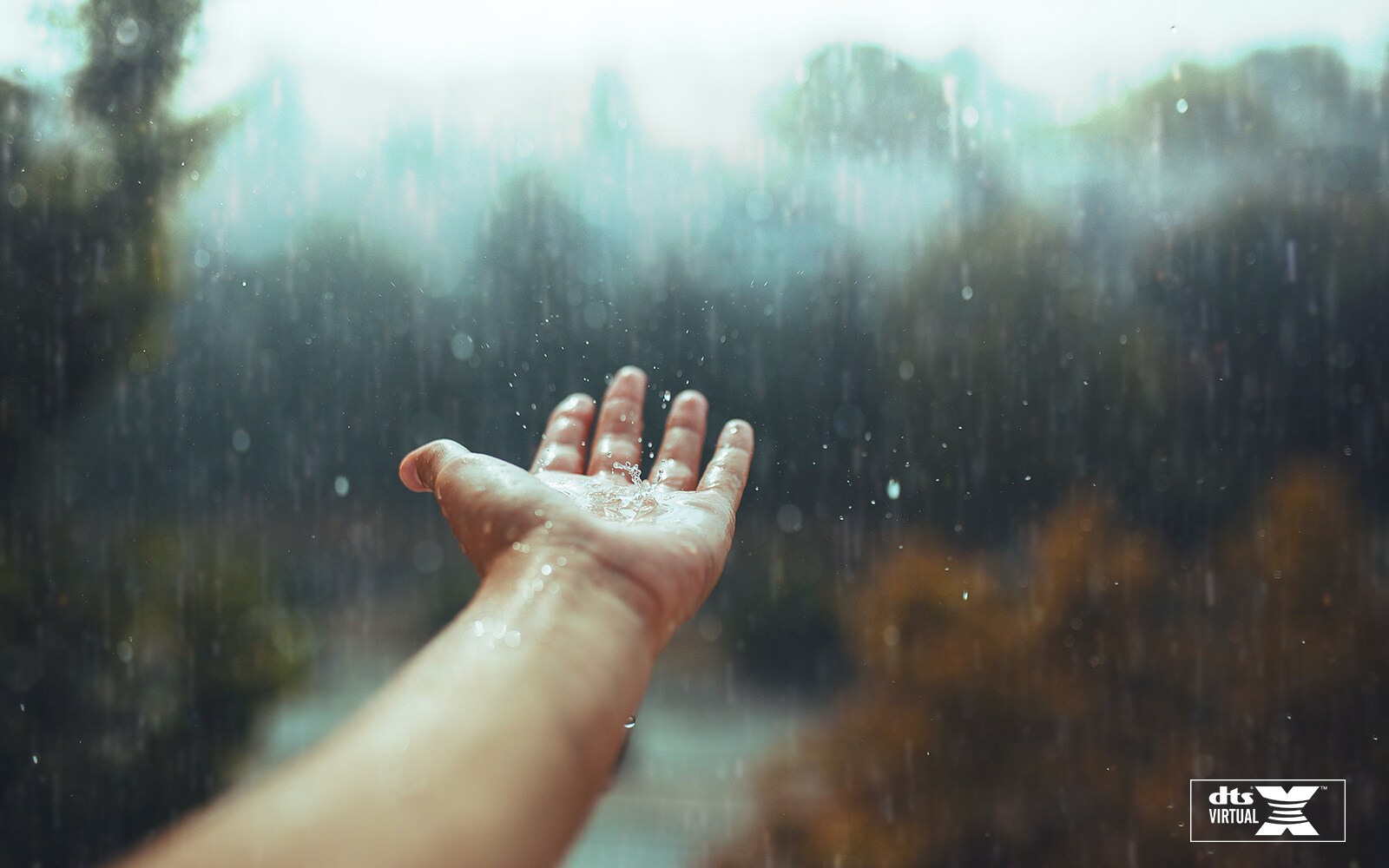 Lyd over hodet uten høyttaler i taket<br>1