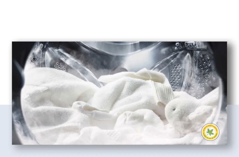 Det er klesvask i vaskemaskinen og den bruker damp.