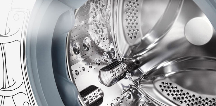 Bildet av innsiden av vaskemaskinen hvor de rustfrie trommelribbene kan sees.