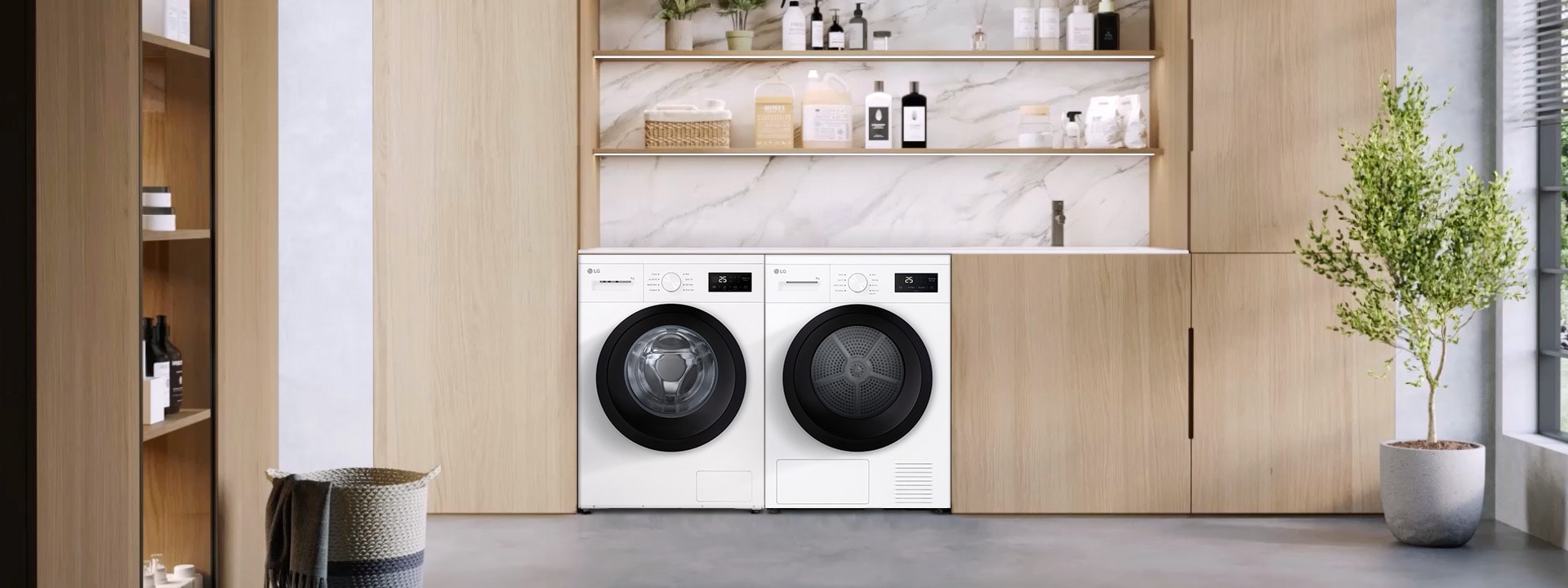 Et sett med frontmatet vaskemaskin og tørketrommel i vaskerommet