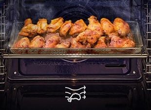 Dette er et bilde av kyllingvingen som blir luftstekt.