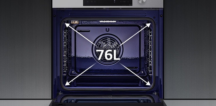 Et bilde som viser det brede innsiden av ovnen.