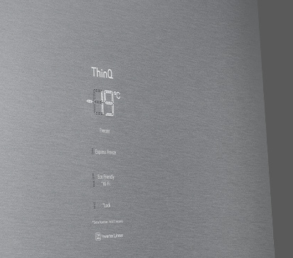 De metalliske berørings-knappene vises i bildet og er merket “Metal Touch Display”.