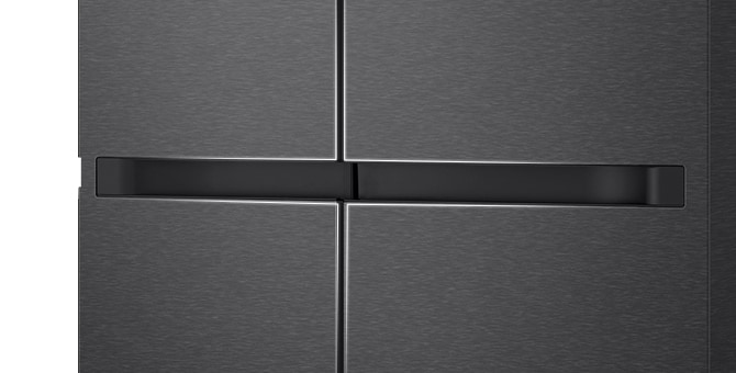 Håndtakdesignet på kjøleskapet forstørret med graderte hvite linjer