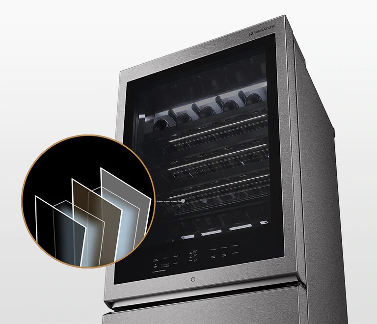 LG SIGNATURE vinskap har en svart speilglassdør i tre lag som blokkerer UV-lys.