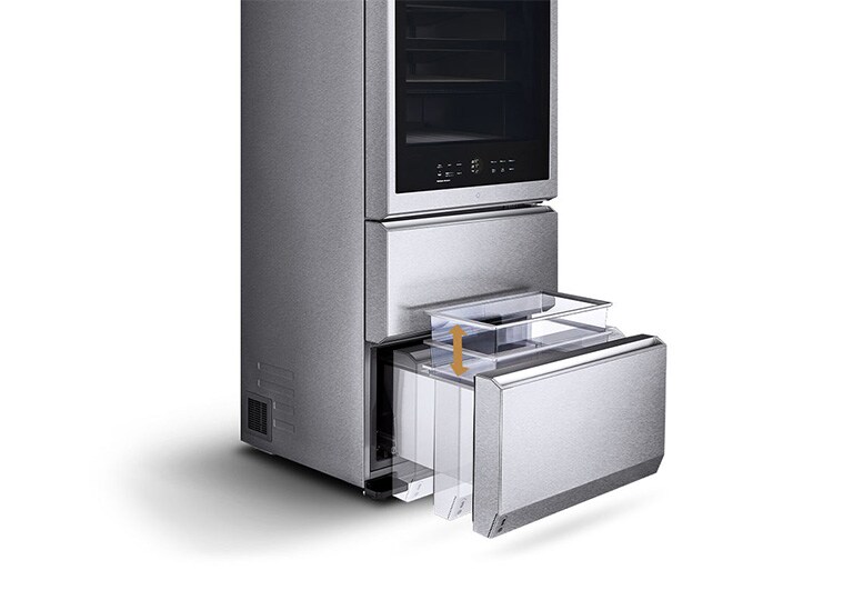 Skuffen i LG SIGNATURE-vinskapet løftes opp automatisk.