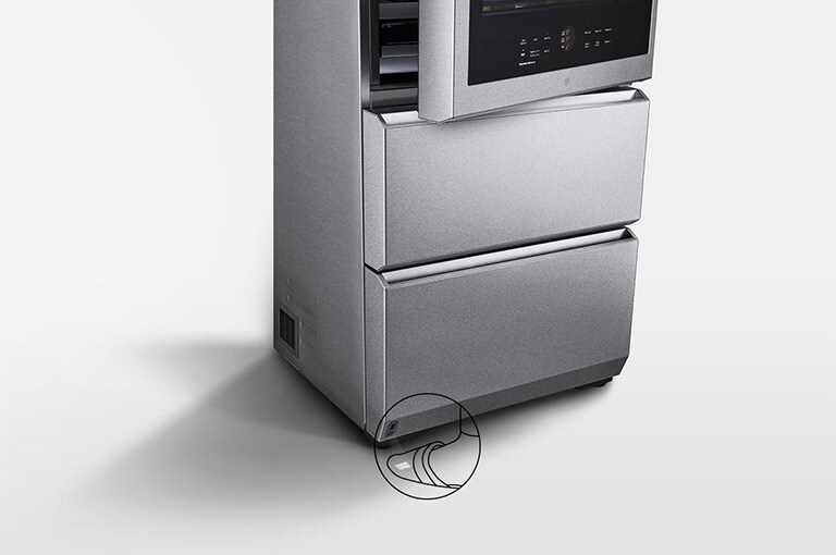 LG SIGNATURE-vinskapets dør åpnes automatisk.