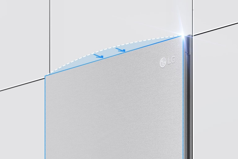 Toppen av fryseren vises i en vinkel med to piler som peker inn mot veggen for å indikere at den går i ett med skapene på siden.