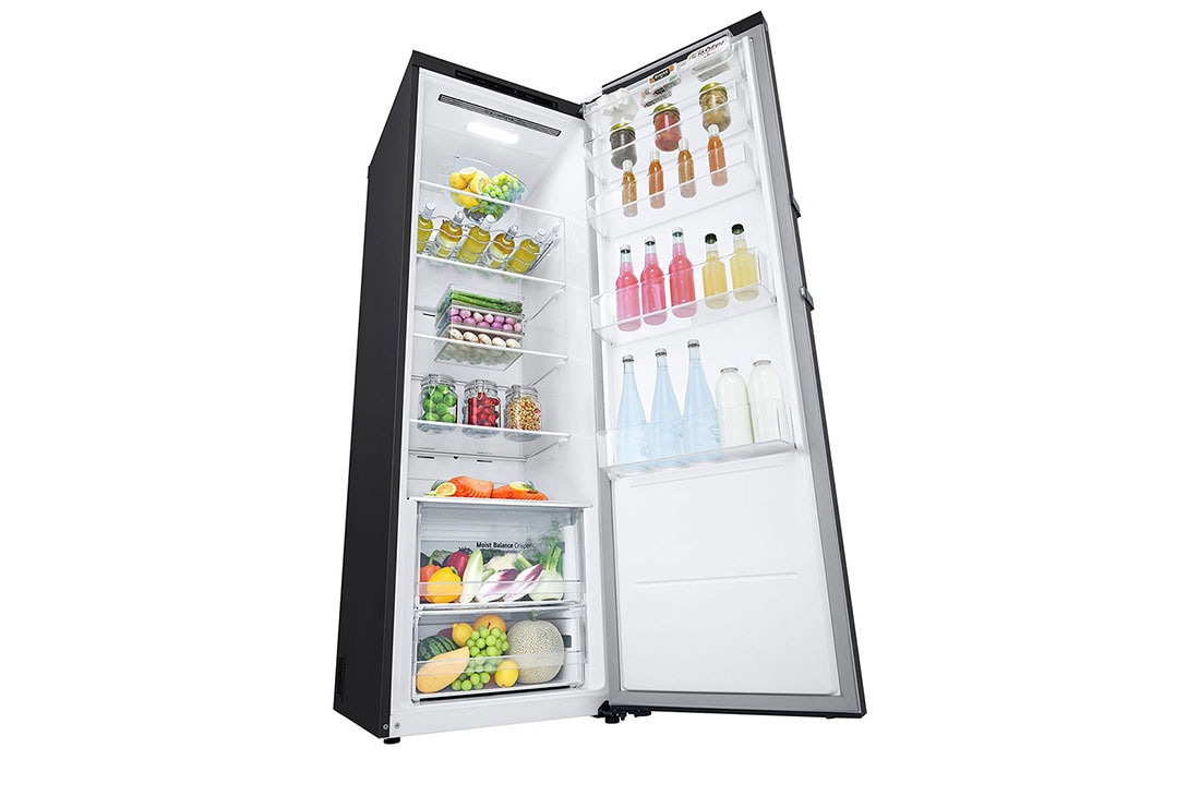 LG 386L Frittstående kjøleskap (Matte Black) - Energiklasse D, Door Cooling™, LINEARCooling™, Moist Balance Crisper™, left perspective view with food stored, GLT51MCGSF, thumbnail 9