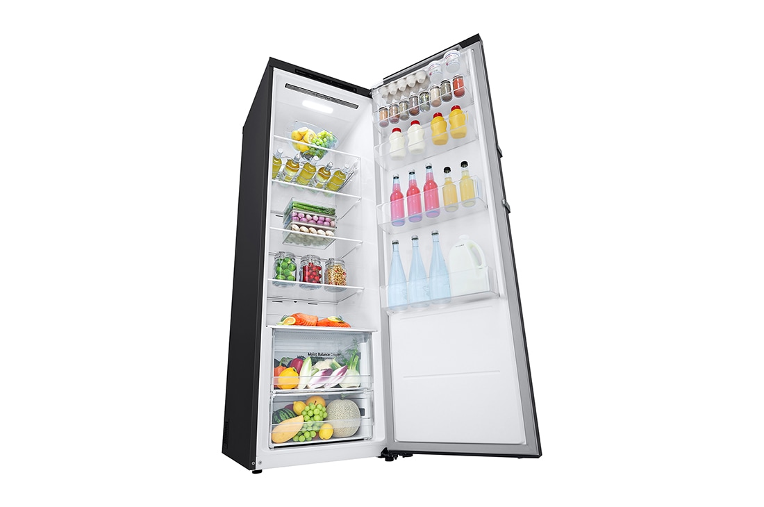 LG 386L Frittstående kjøleskap (Matte Black) - Energiklasse D, Door Cooling™, LINEARCooling™, Moist Balance Crisper™, left perspective view with food stored, GLT51MCGSF, thumbnail 9