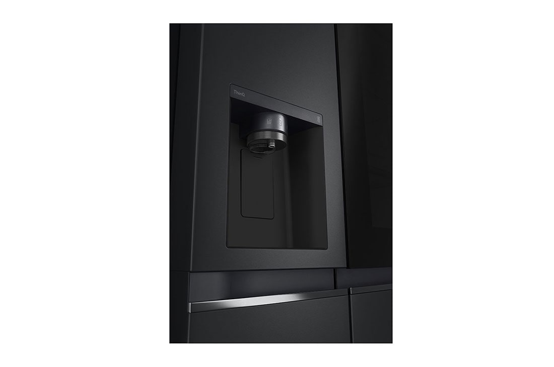 LG 635L InstaView™ Side by Side (Matte Black), Energiklasse E, Vann/isdispenser uten vanntilkobling, Smart Diagnosis™ med Wi-Fi, front view with right door open with food, GSGV81EPLL, thumbnail 12