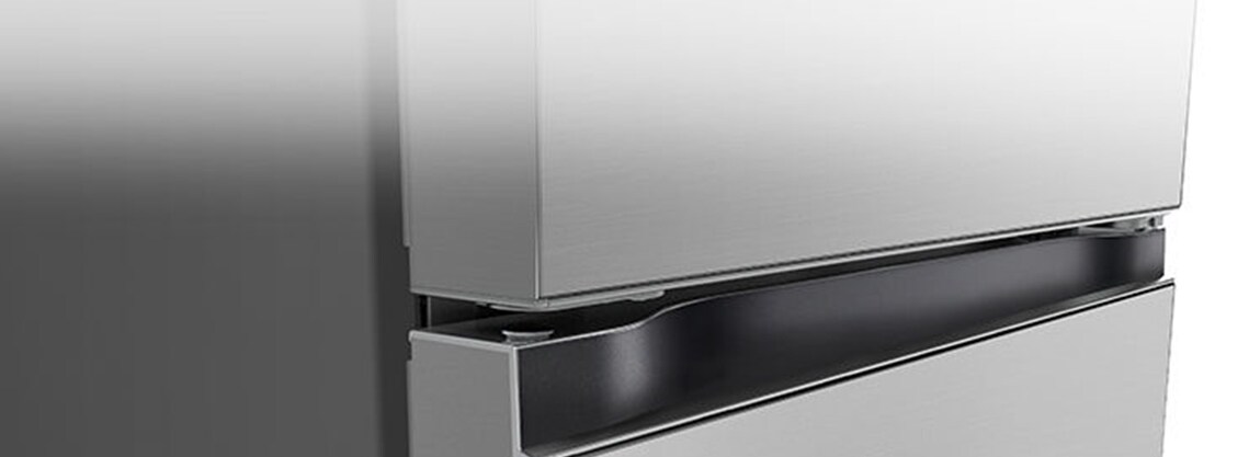 Nærbilde av firkantet håndtak med en elegant og minimal utførelse.