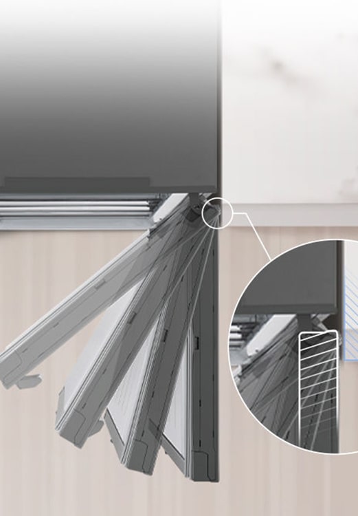 Overblikk over kjøleskapet ved siden av veggen med null klaring for dørghengslene.