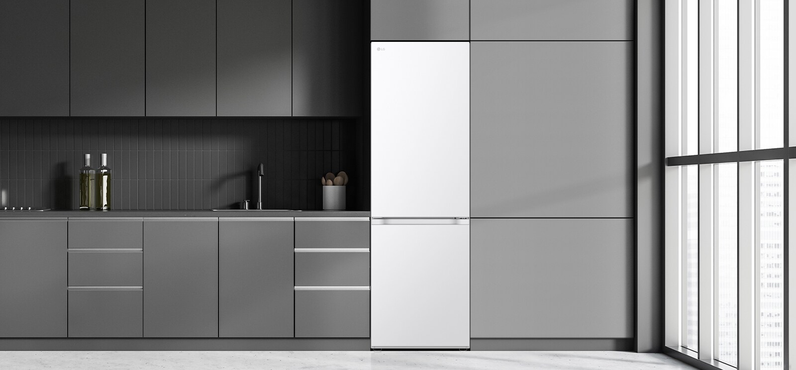 Moderne kjøkken med et kjøleskap som passer inn blant skapene og ser ut som en innebygget modell.