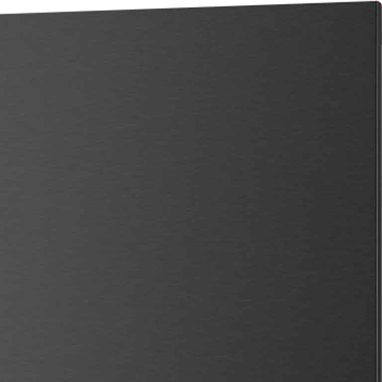 Fargebrikke for Essence Matte Black farge.