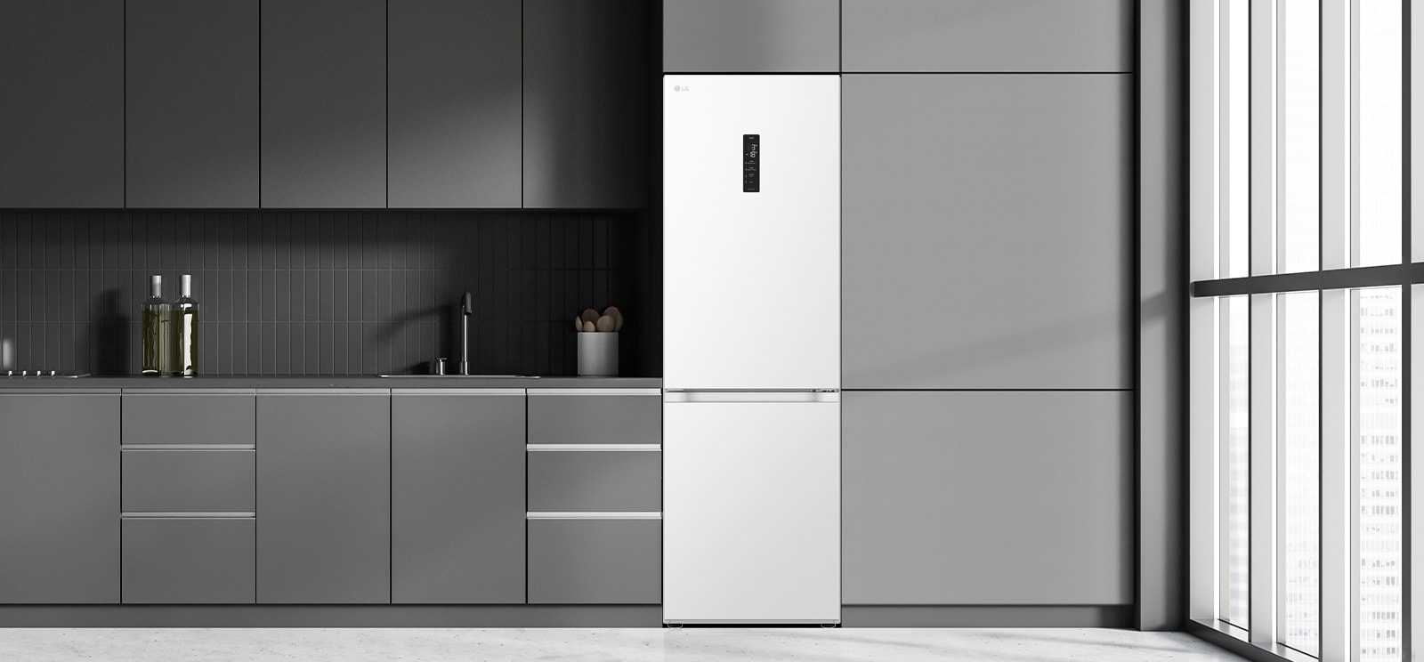 Moderne kjøkken med et kjøleskap som passer inn blant skapene og ser ut som en innebygget modell.