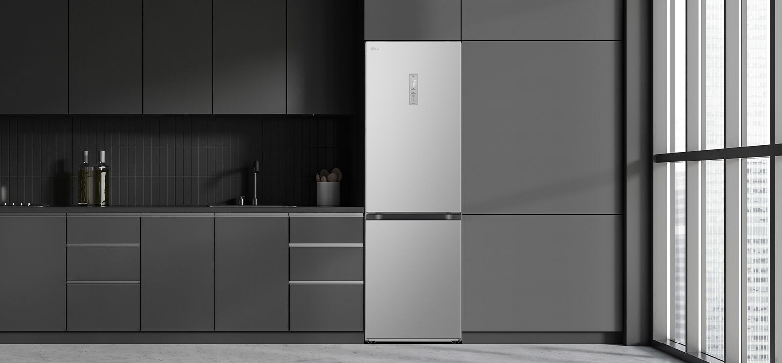 Moderne kjøkken med et kjøleskap som passer inn blant skapene og ser ut som en innebygget modell.