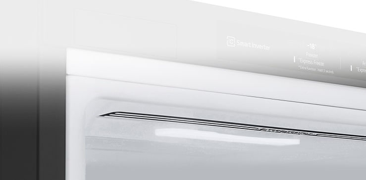 Nærbilde av myk LED-belysning, som effektivt fordeler lyser i hele kjøleskapet.