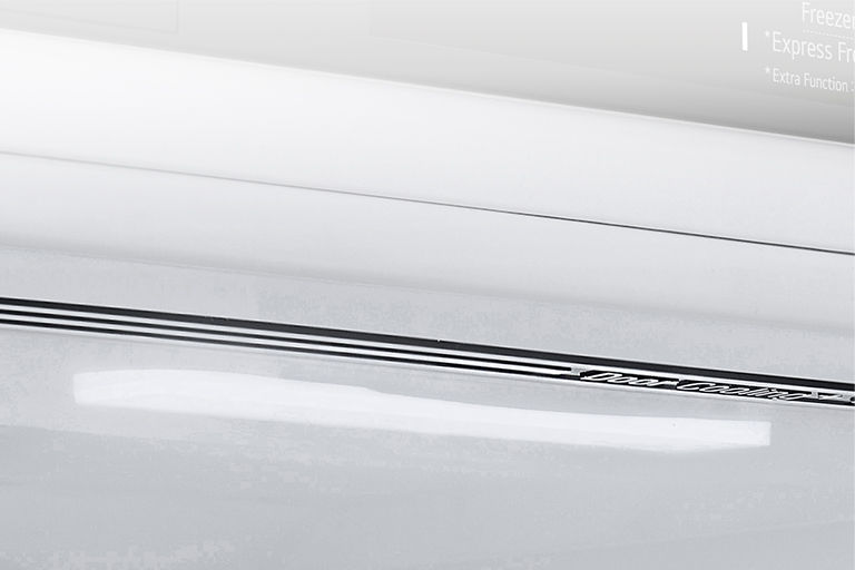 Nærbilde av firkantet håndtak med en elegant og minimal utførelse.