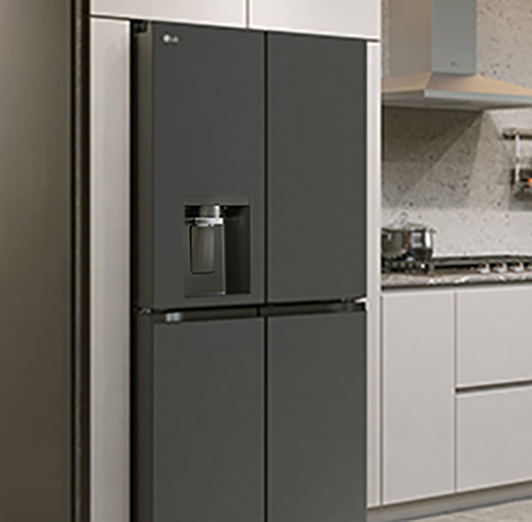 InstaView-jääkaappi moderniin keittiöön.