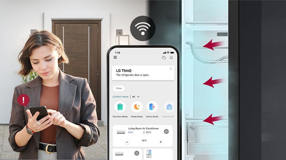 På venstre side kommer kvinnen hjem og sjekker tilstanden til kjøleskapet med smarttelefonen. I midten vises en smarttelefon på skjermen, og på høyre side står kjøleskapet åpent med kjølig luft som strømmer ut av døren.