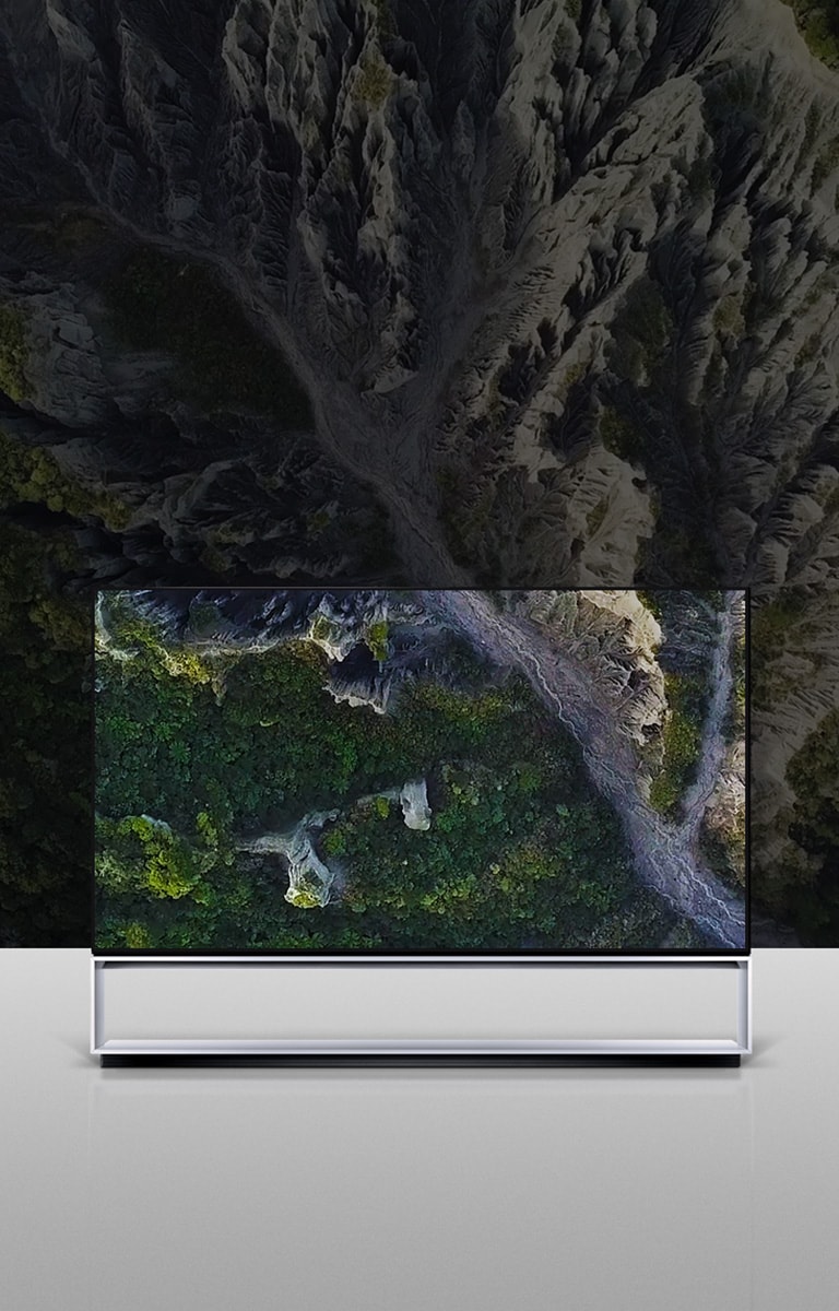 Bilde av LG SIGNATURE OLED TV Z9 med skjermen fylt med en kløft.