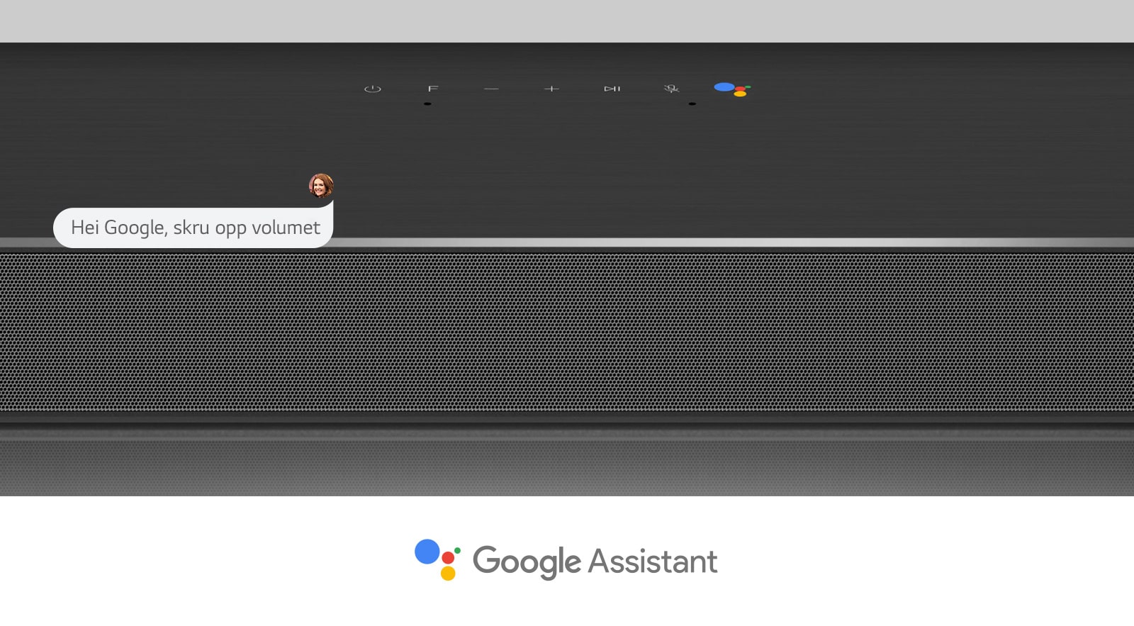 Nærbilde av LG-lydplankens midtseksjon med lydkontroller og Google Assistant-logoen. Du kan skru opp volumet med Googles talekommandoer. 