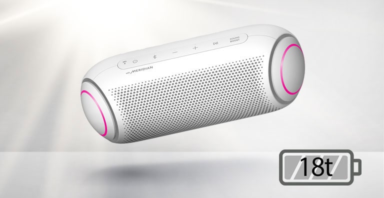 LG XBOOM Go er vippet til venstre og svever i luften. Woofer-lyset er magenta. 