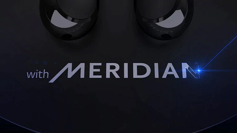 “med MERIDIAN” er gravert inn med blå laser.