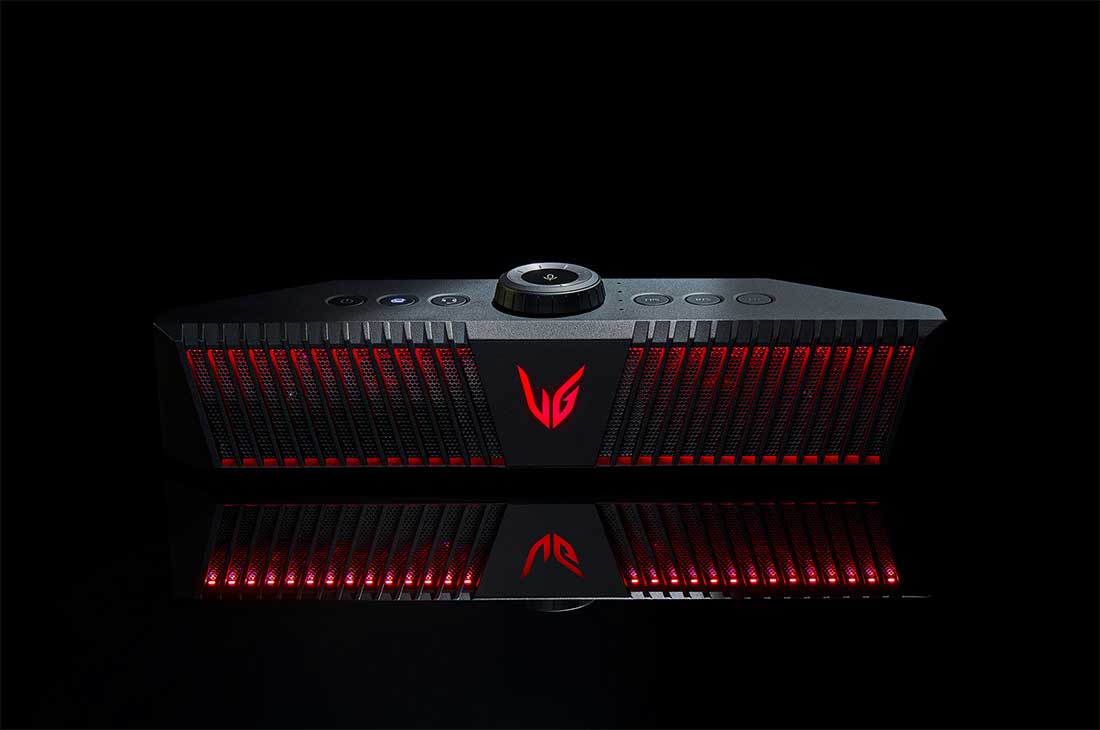 LG UltraGear gaming-høyttaler, Visning av GP9 forfra og litt ovenfra, i mørket, med svart bakgrunn, GP9, thumbnail 2