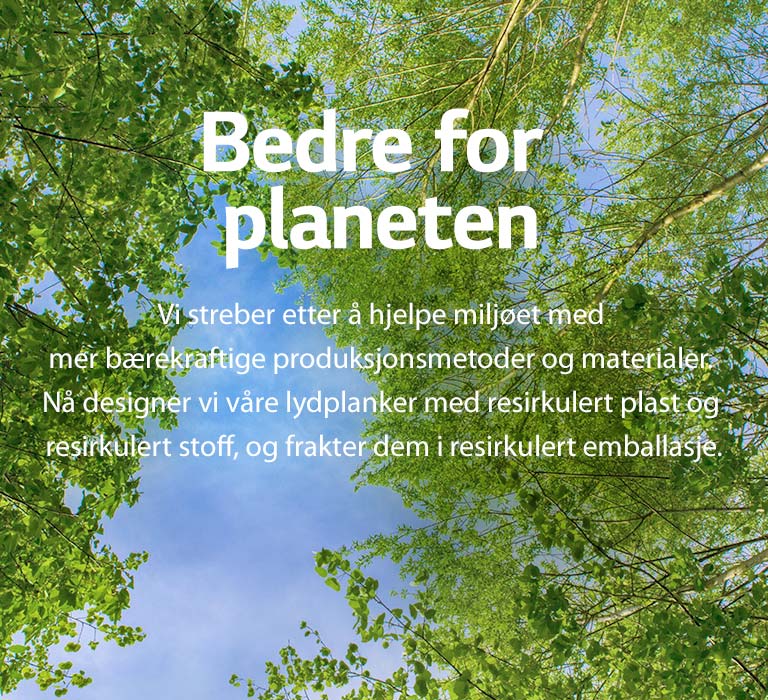 Et grønt bilde fullt av kraftige løvtrær og mellom trærne vises en sky