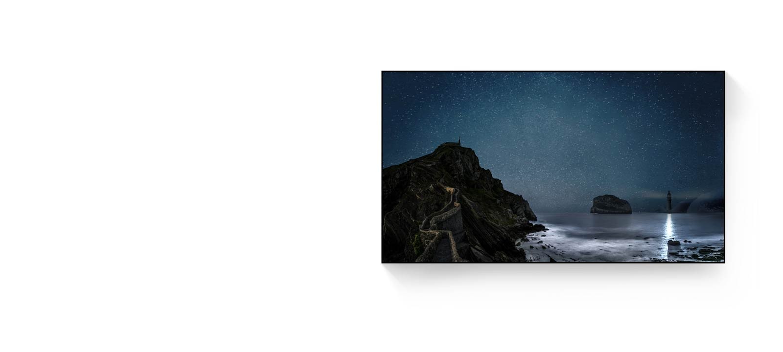 En fremvisning av den utviklende teknologien til OLED TV-er Et bilde av havet på nattestid dukker opp på skjermen. En bryter beveger seg langs skjermen og representerer utviklingen av HDR PRO 2016 og 2018, til HDR10 PRO 2019 og 2020, til HGIG. Et bilde av Petronas-tårnene dukker opp i 4K og deretter transformerer seg til 8K. Et bilde av Cinque Terre dukker opp med prosessoren i midten, den forvandler seg fra a7 intelligent prosessor til a9 intelligent prosessor, a9 intelligent prosessor Gen2, a9 AI prosessor Gen3, og a9 AI prosessor Gen5.