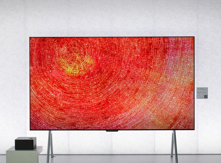 LG TV står side om side med en Zero Connect Box.