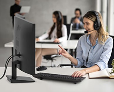 Scener med bruk av LG Full HD IPS-skjerm i kundesenteret.	