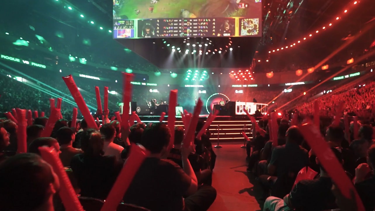 Vis lidenskapen din for e-sport med UltraGear™-skjerm.